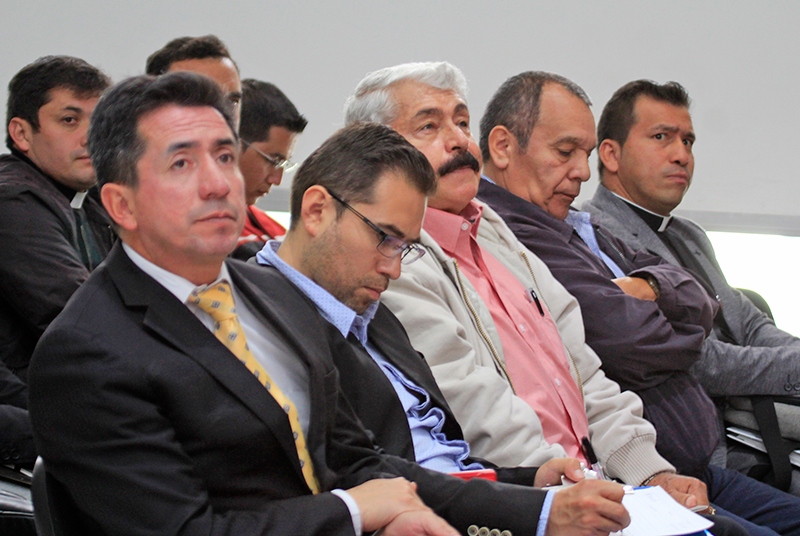 Grupo de líderes de la región, en compañía del Asesor de Paz de la Gobernación.